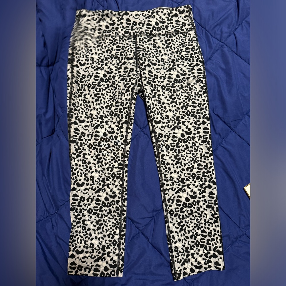 Brand New Nike Dri-Fit Leopard cropped leggings